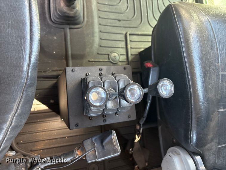 image for item ER1087 2013 Peterbilt 367 semi truck