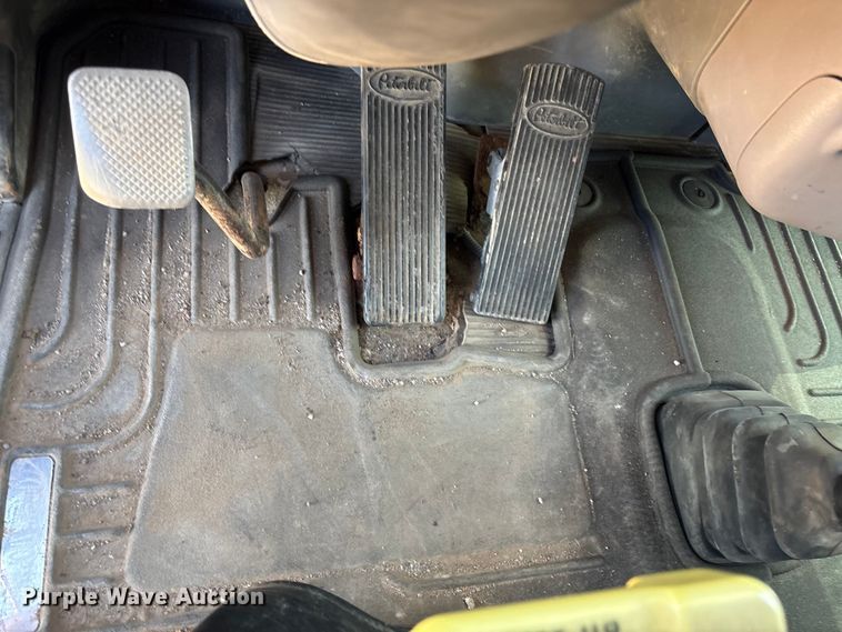 image for item ER1087 2013 Peterbilt 367 semi truck