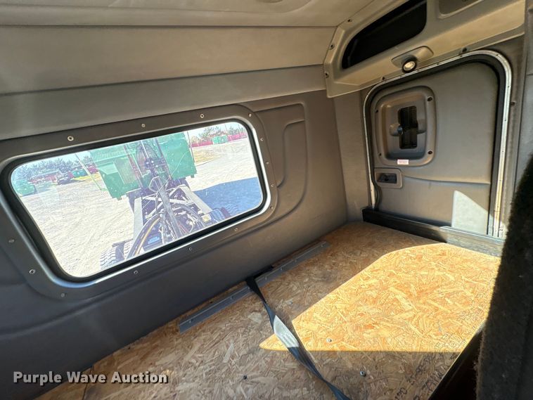 image for item ER1087 2013 Peterbilt 367 semi truck