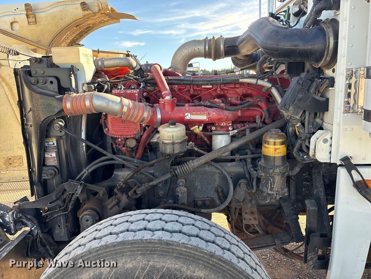 image for item ER1087 2013 Peterbilt 367 semi truck