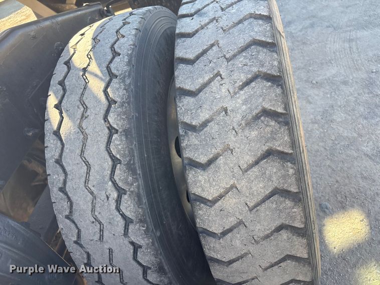 image for item ER1087 2013 Peterbilt 367 semi truck