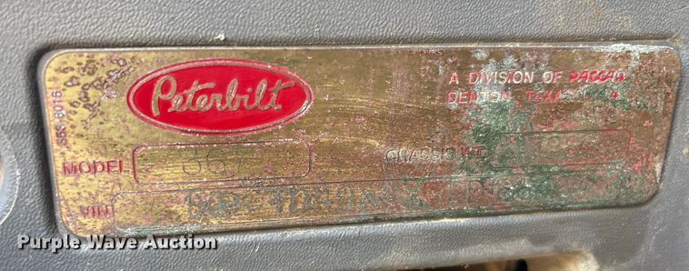 image for item ER1087 2013 Peterbilt 367 semi truck