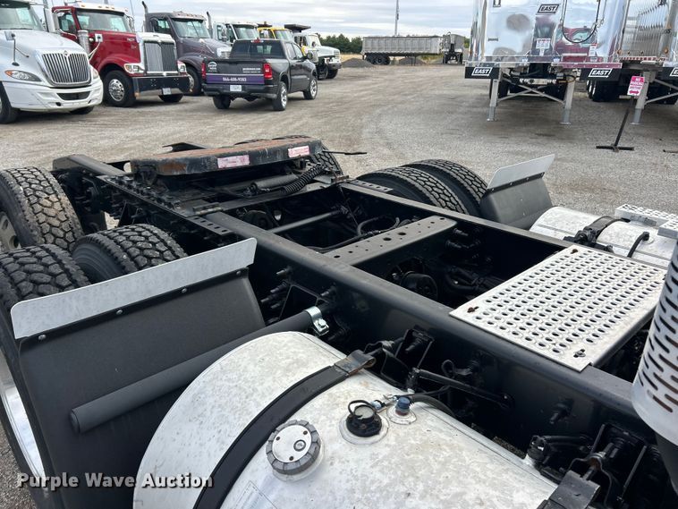 image for item ET3411 2016 International ProStar Plus semi truck