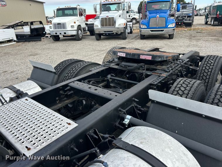 image for item ET3411 2016 International ProStar Plus semi truck