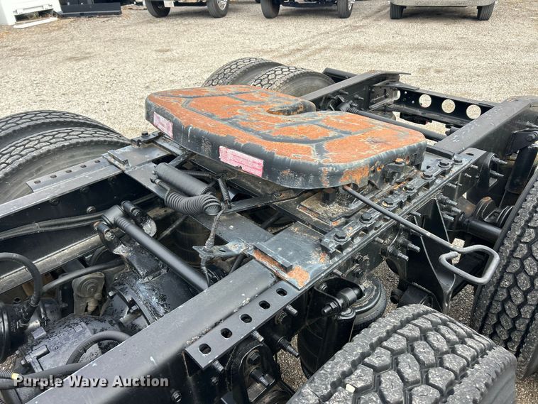 image for item ET3411 2016 International ProStar Plus semi truck