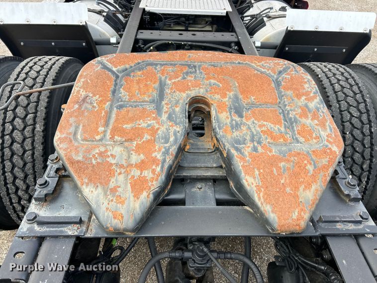 image for item ET3411 2016 International ProStar Plus semi truck