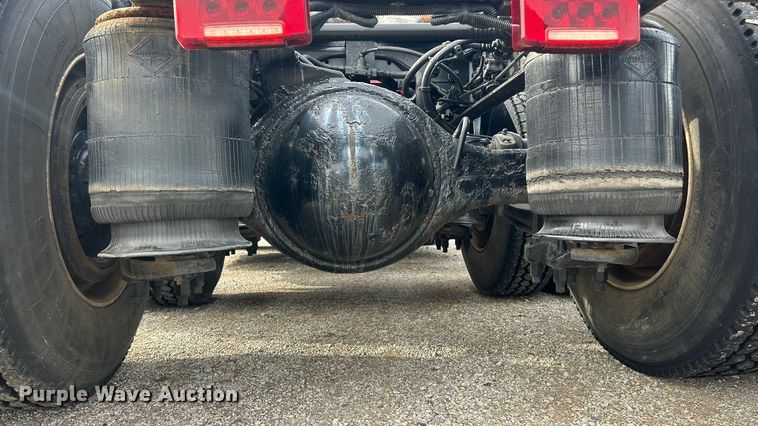 image for item ET3411 2016 International ProStar Plus semi truck