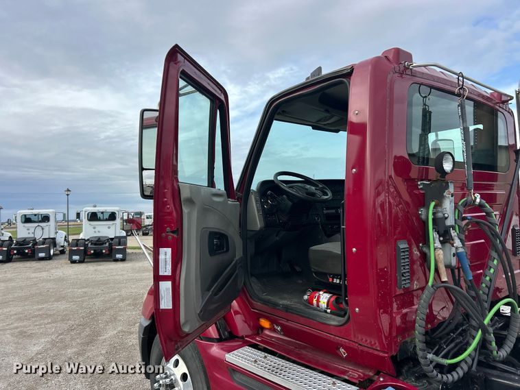 image for item ET3411 2016 International ProStar Plus semi truck