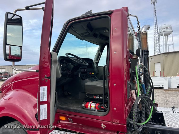 image for item ET3411 2016 International ProStar Plus semi truck