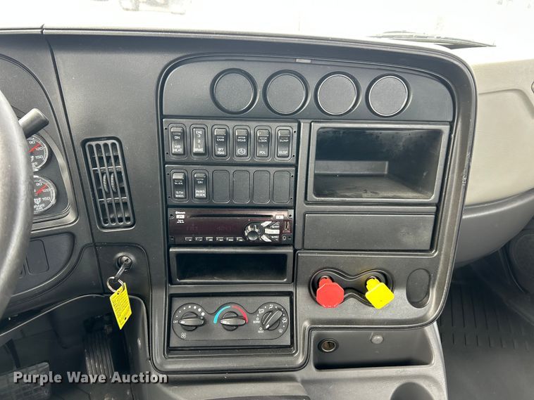 image for item ET3411 2016 International ProStar Plus semi truck