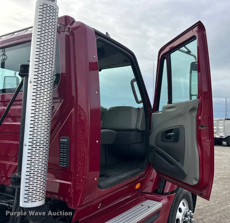 image for item ET3411 2016 International ProStar Plus semi truck