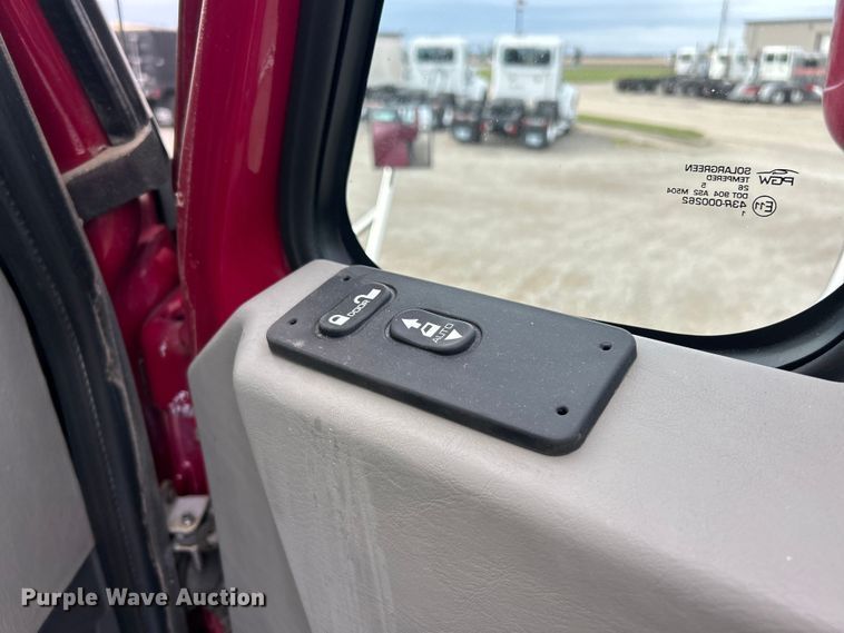 image for item ET3411 2016 International ProStar Plus semi truck