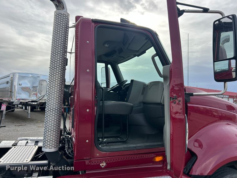 image for item ET3411 2016 International ProStar Plus semi truck