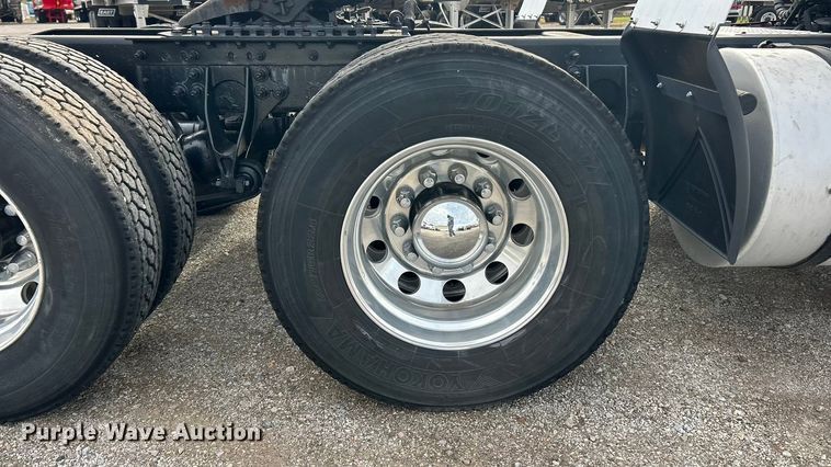 image for item ET3411 2016 International ProStar Plus semi truck