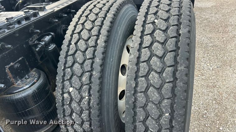 image for item ET3411 2016 International ProStar Plus semi truck