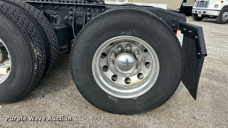 image for item ET3411 2016 International ProStar Plus semi truck