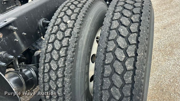 image for item ET3411 2016 International ProStar Plus semi truck