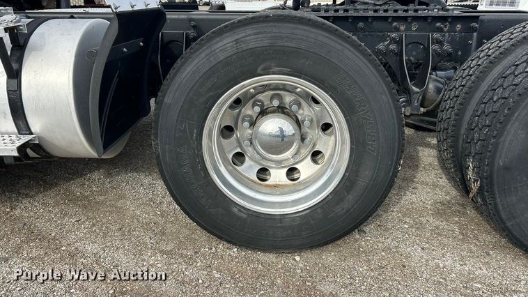 image for item ET3411 2016 International ProStar Plus semi truck