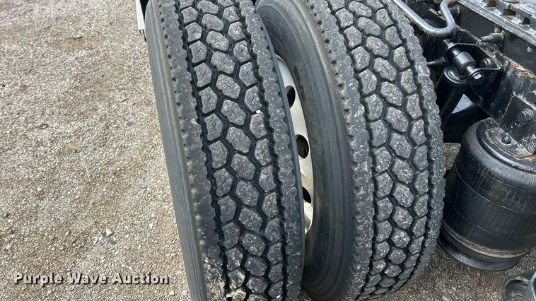 image for item ET3411 2016 International ProStar Plus semi truck