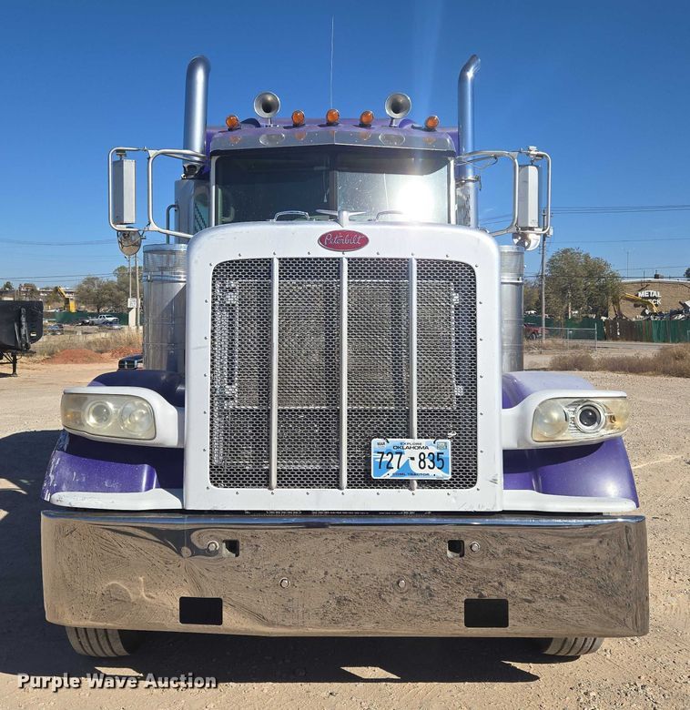 image for item ET5251 2008 Peterbilt 388 semi truck