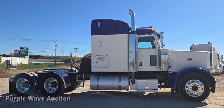 image for item ET5251 2008 Peterbilt 388 semi truck