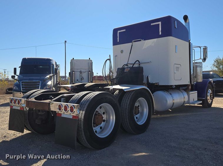 image for item ET5251 2008 Peterbilt 388 semi truck