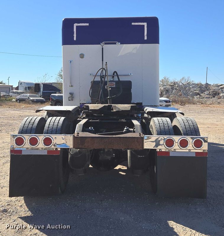 image for item ET5251 2008 Peterbilt 388 semi truck