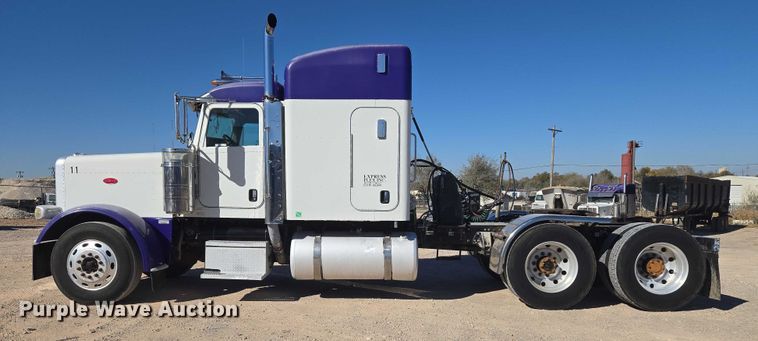 image for item ET5251 2008 Peterbilt 388 semi truck