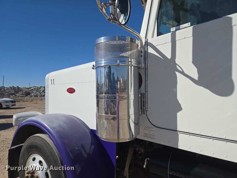 image for item ET5251 2008 Peterbilt 388 semi truck