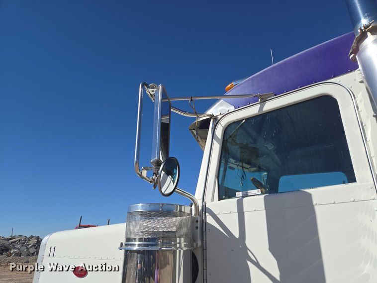 image for item ET5251 2008 Peterbilt 388 semi truck