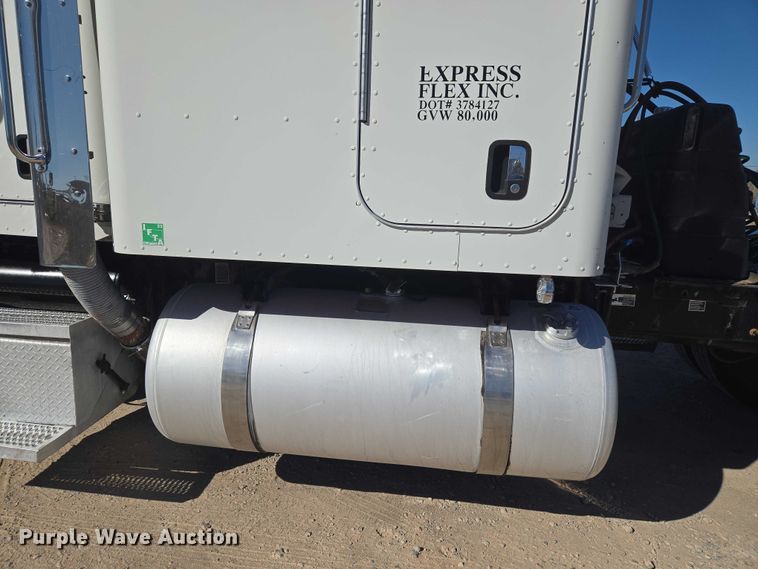 image for item ET5251 2008 Peterbilt 388 semi truck