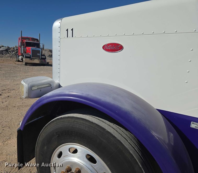 image for item ET5251 2008 Peterbilt 388 semi truck