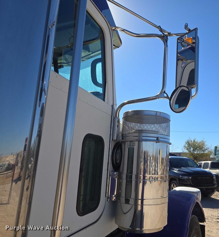 image for item ET5251 2008 Peterbilt 388 semi truck