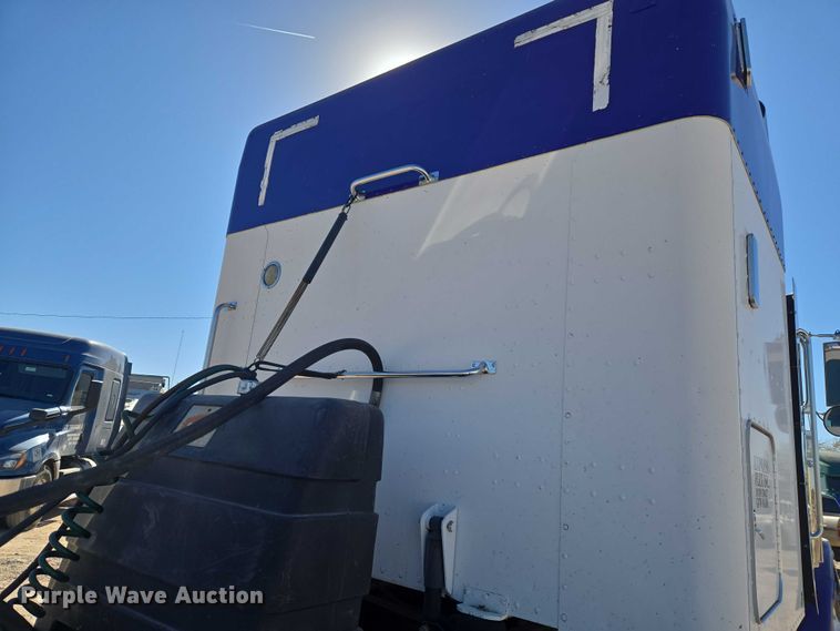 image for item ET5251 2008 Peterbilt 388 semi truck