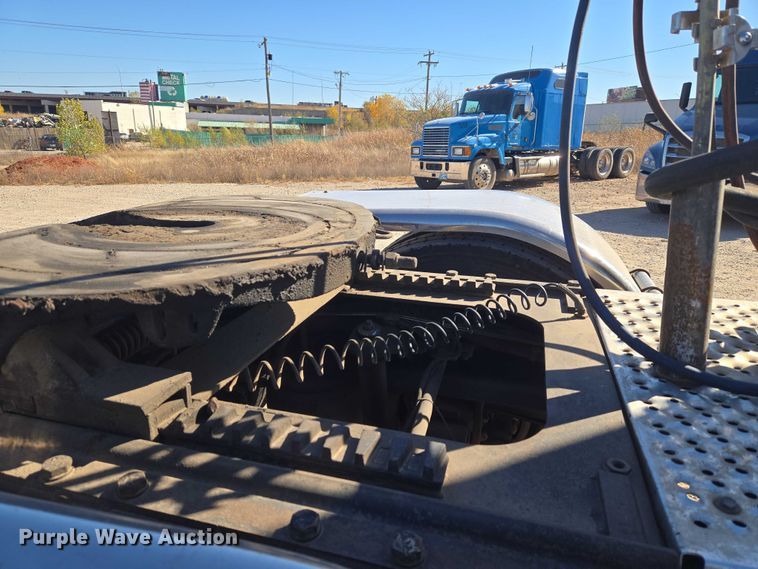 image for item ET5251 2008 Peterbilt 388 semi truck