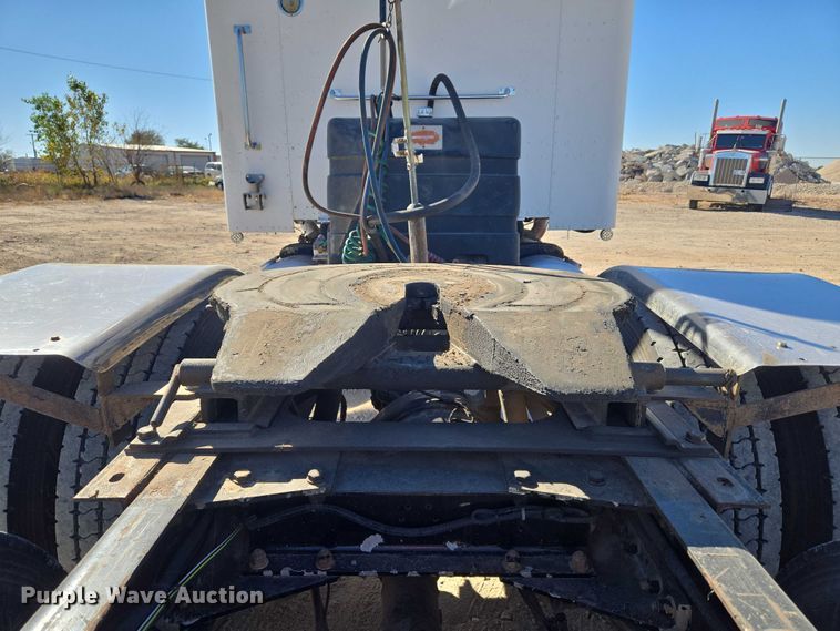 image for item ET5251 2008 Peterbilt 388 semi truck