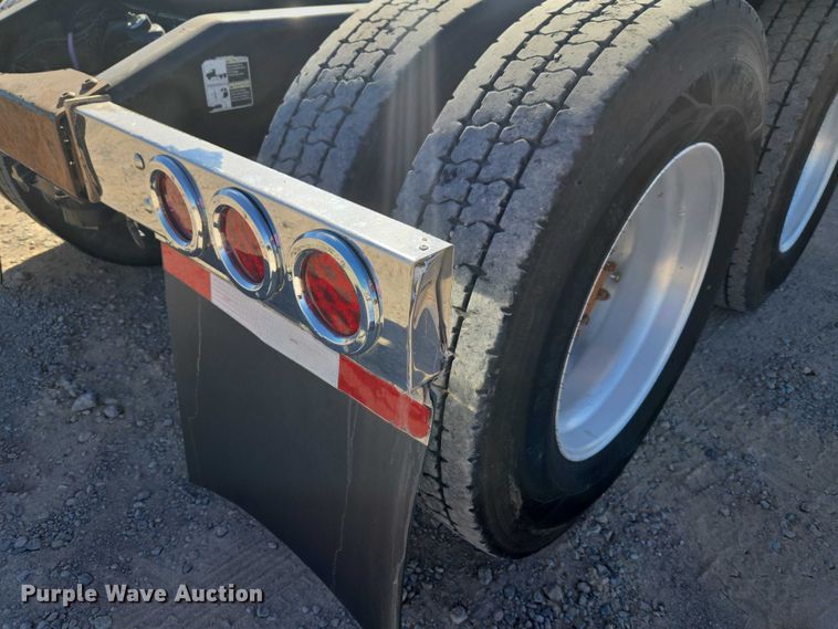 image for item ET5251 2008 Peterbilt 388 semi truck