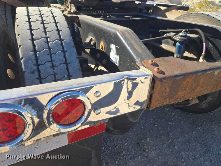 image for item ET5251 2008 Peterbilt 388 semi truck