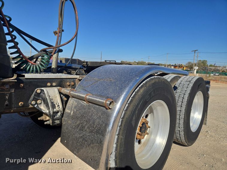 image for item ET5251 2008 Peterbilt 388 semi truck