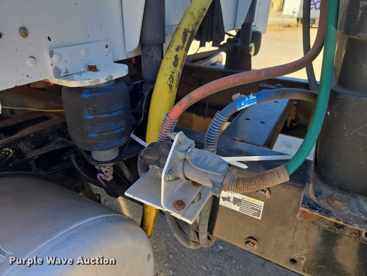 image for item ET5251 2008 Peterbilt 388 semi truck