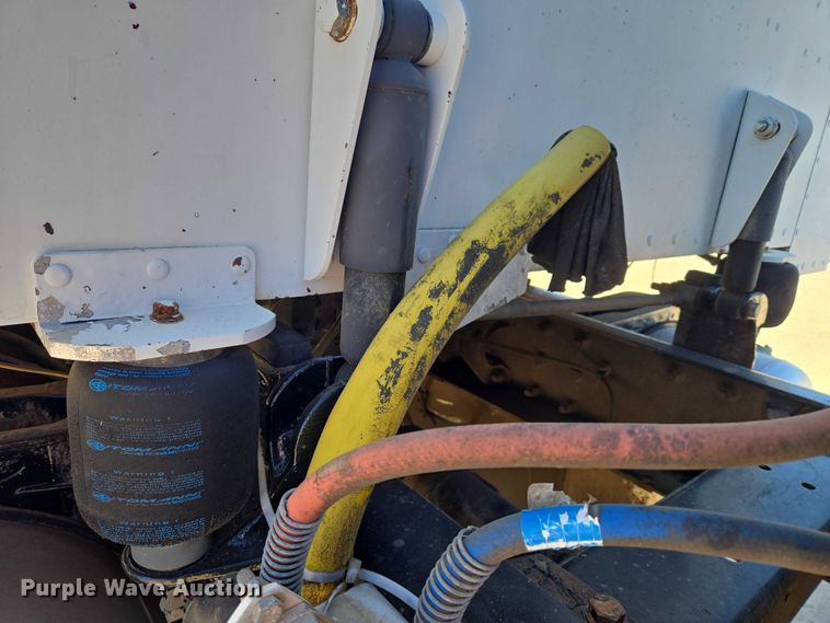 image for item ET5251 2008 Peterbilt 388 semi truck