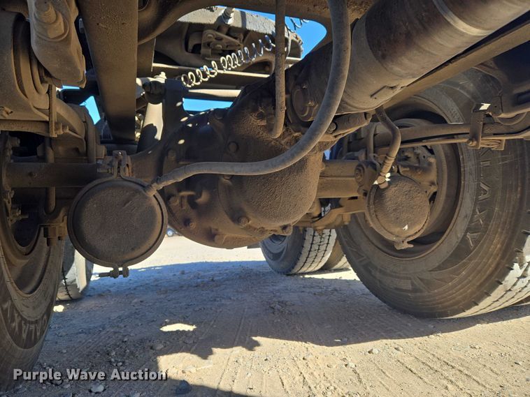 image for item ET5251 2008 Peterbilt 388 semi truck