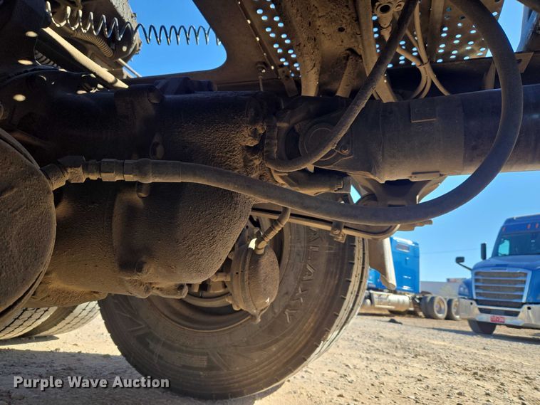 image for item ET5251 2008 Peterbilt 388 semi truck