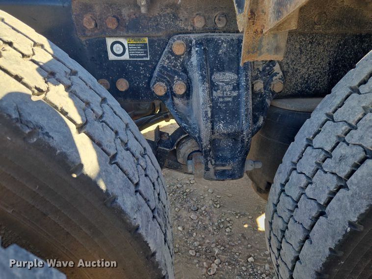 image for item ET5251 2008 Peterbilt 388 semi truck