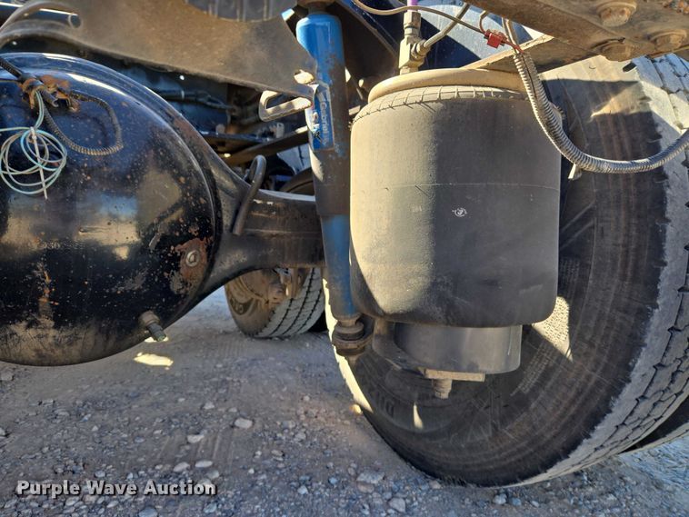 image for item ET5251 2008 Peterbilt 388 semi truck