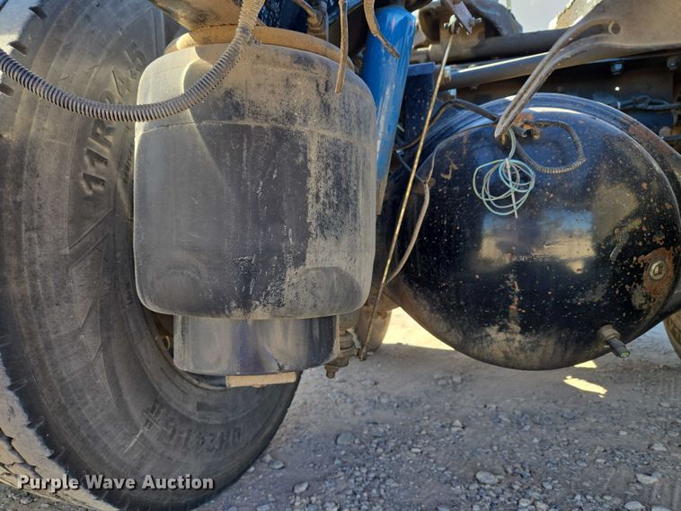 image for item ET5251 2008 Peterbilt 388 semi truck