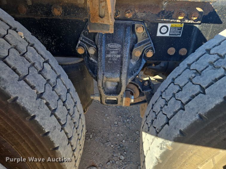 image for item ET5251 2008 Peterbilt 388 semi truck