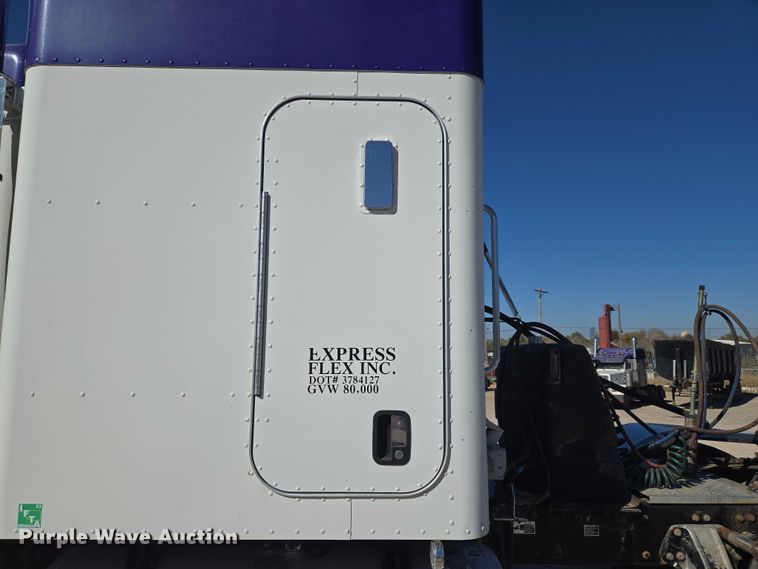 image for item ET5251 2008 Peterbilt 388 semi truck