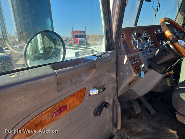 image for item ET5251 2008 Peterbilt 388 semi truck