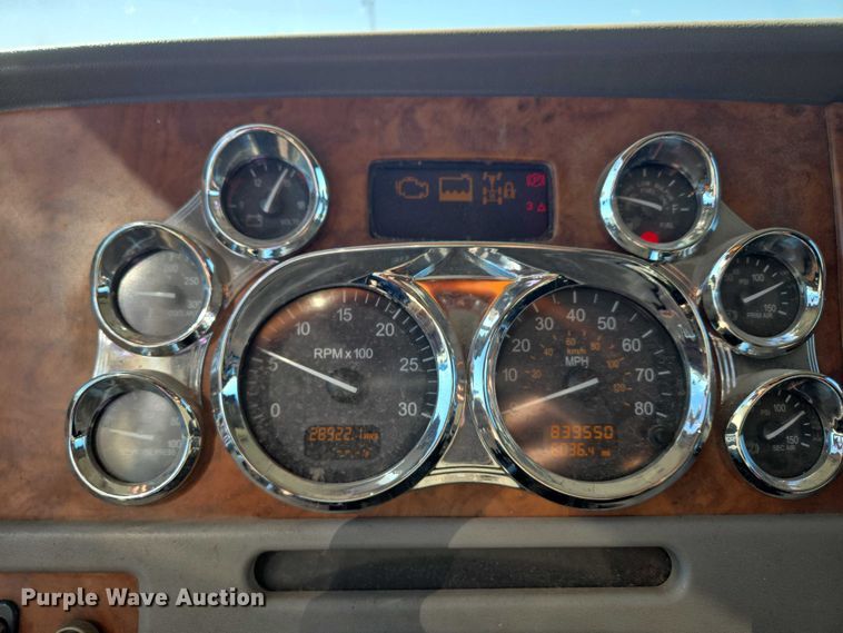 image for item ET5251 2008 Peterbilt 388 semi truck